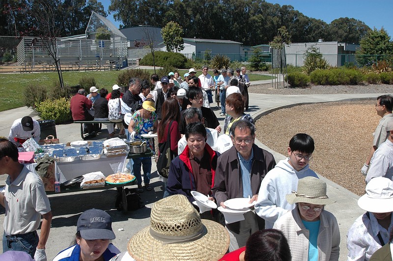 Alumni at the 2008 Annual Picnic