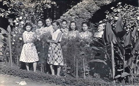 Lena Yang with classmates and teacher Daphne
