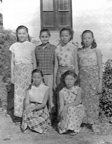 Lena Yang with classmates and teacher Daphne