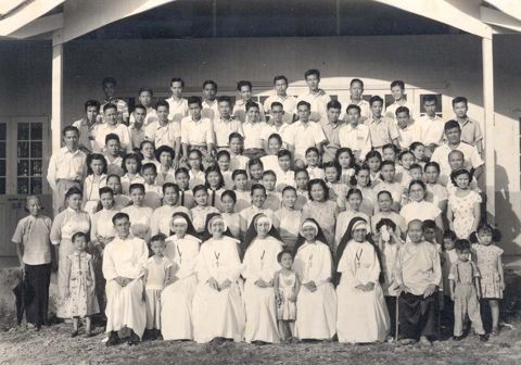 Wanhua administrators, teachers, and students in the early 1950s