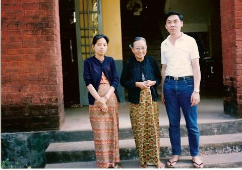 English Teacher Daw Than Shin with her daughter and her student Pi Hong Chao