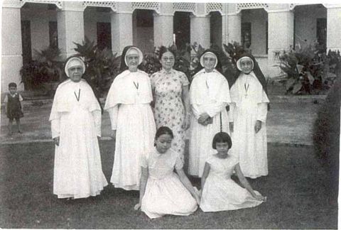 Regina and her daughters with Mothers and Sisters