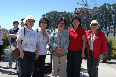 Lulu with alumni