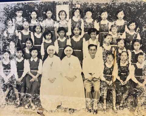 Sister Dorothy and a nun with the class