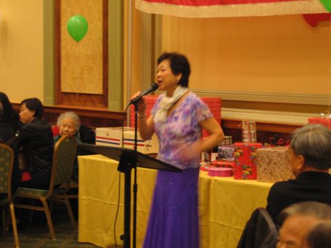 Jinnie Wan singing